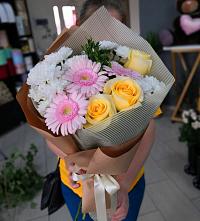 Букет цветов из:  Герберы, Розы и Хризантемы в Голубино