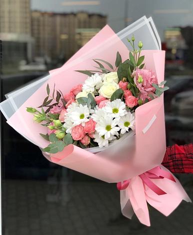 Букет цветов из: Розы, Лизиантусы и Хризантемы в Голубино
